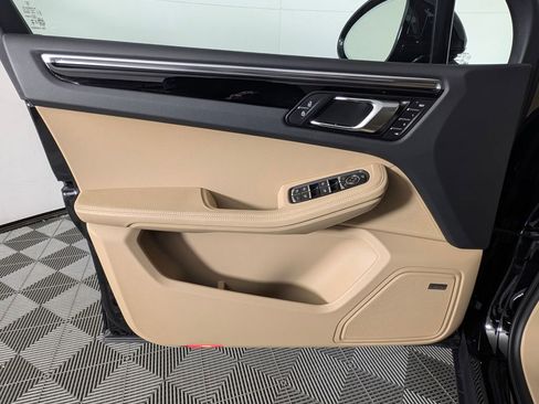 New 2026 Porsche Macan image 23