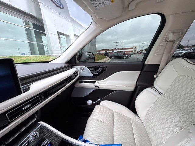 Used 2023 Lincoln Aviator Black Label w/ Class IV Trailer Tow Package AWD/4WD image 15