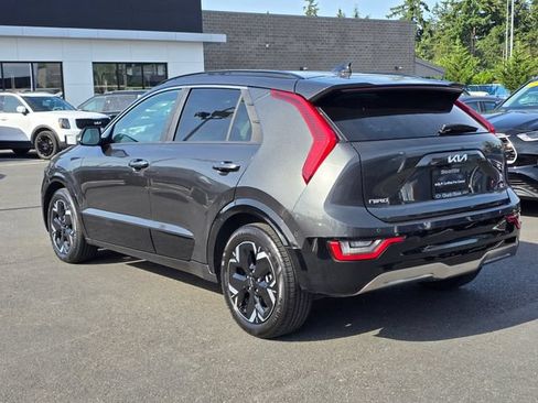 Certified 2023 Kia Niro Wave FWD image 3
