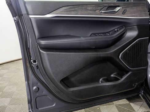 New 2026 Jeep Grand Cherokee Limited image 36