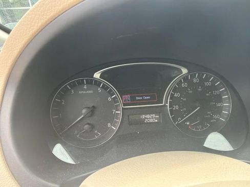 Used 2014 Nissan Altima 2.5 SV w/ Convenience Package FWD image 12