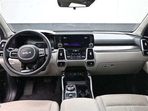 Used 2022 Kia Sorento EX w/ Panoramic Sunroof Package image 10