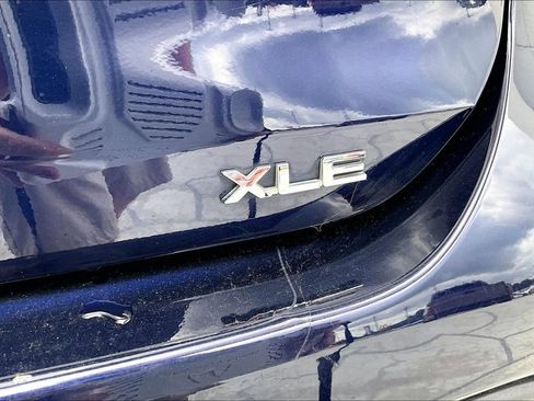 Used 2021 Toyota Highlander XLE FWD image 24