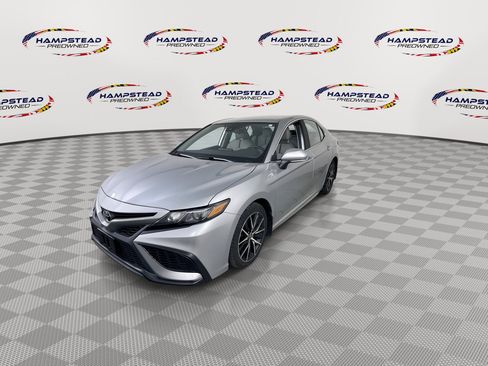 Used 2023 Toyota Camry SE AWD/4WD image 4