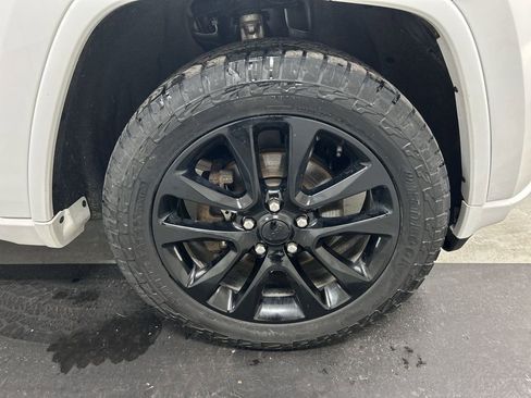 Used 2018 Jeep Grand Cherokee Altitude image 8