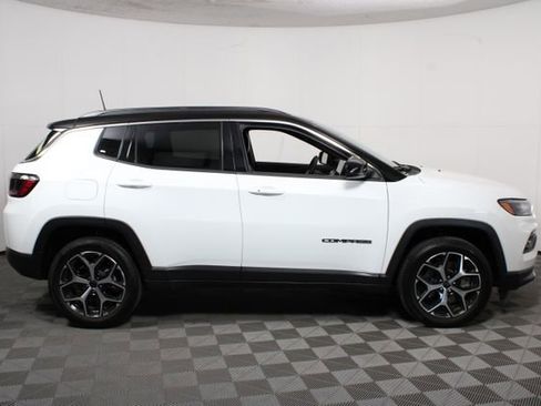 Used 2025 Jeep Compass Limited image 8