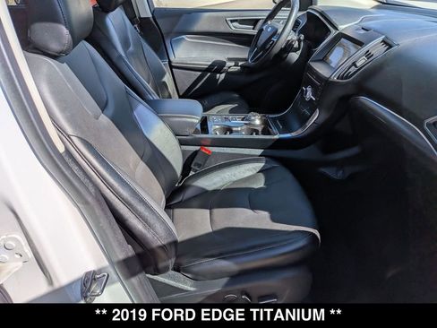 Used 2019 Ford Edge Titanium w/ Equipment Group 301A AWD/4WD image 30