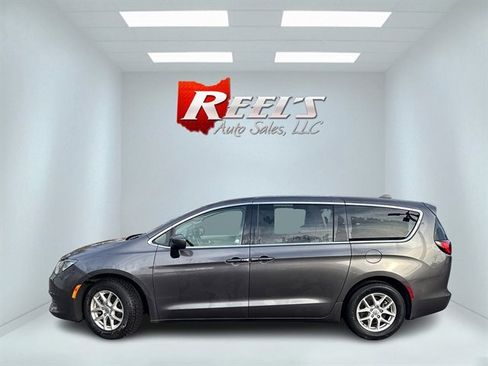 Used 2023 Chrysler Voyager LX image 34