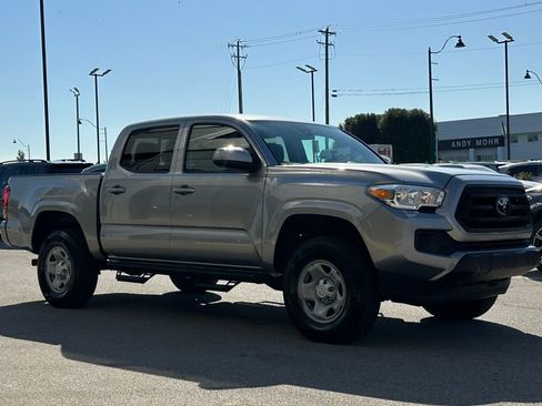 Used 2020 Toyota Tacoma SR image 12