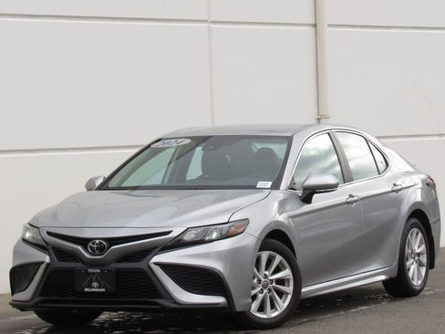 Used 2024 Toyota Camry SE FWD image 1