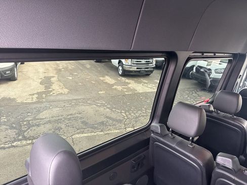 Used 2022 Mercedes-Benz Sprinter 2500 image 46
