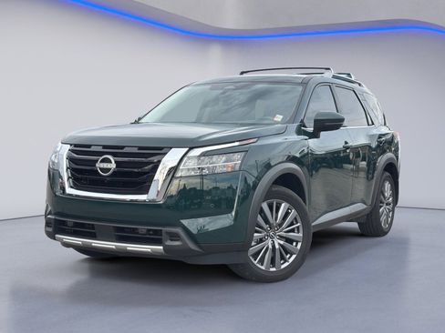 Used 2024 Nissan Pathfinder SL w/ SL Premium Package image 2