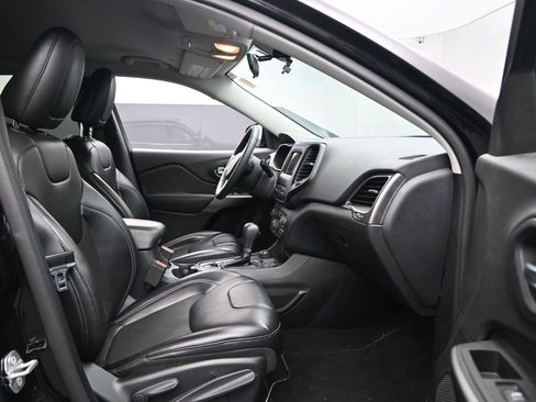 Used 2020 Jeep Cherokee Latitude Plus image 20