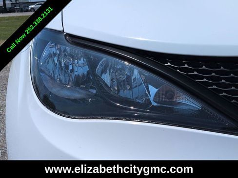 Used 2023 Chrysler Voyager LX FWD image 9