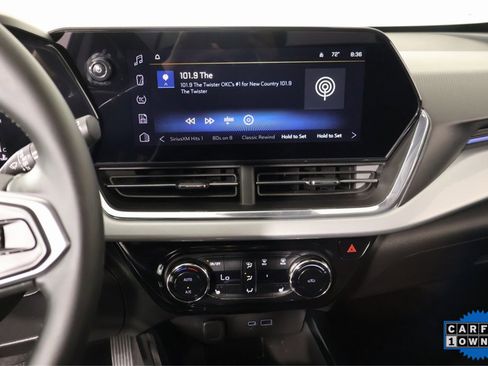Used 2025 Chevrolet Trax LT w/ LT Convenience Package image 5
