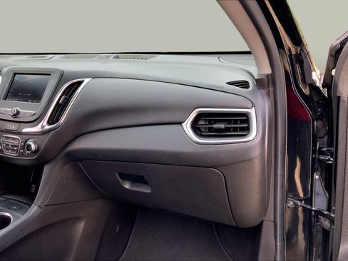 Used 2024 Chevrolet Equinox LT FWD image 18
