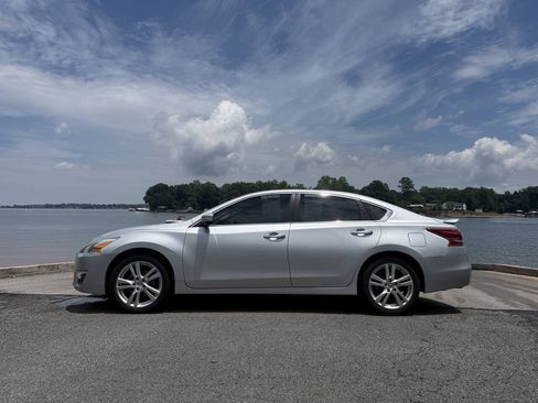 Used 2013 Nissan Altima 3.5 SL FWD image 4