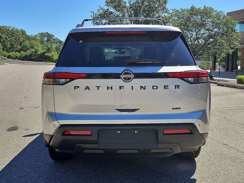 New 2025 Nissan Pathfinder SV w/ Black Appearance Package image 5