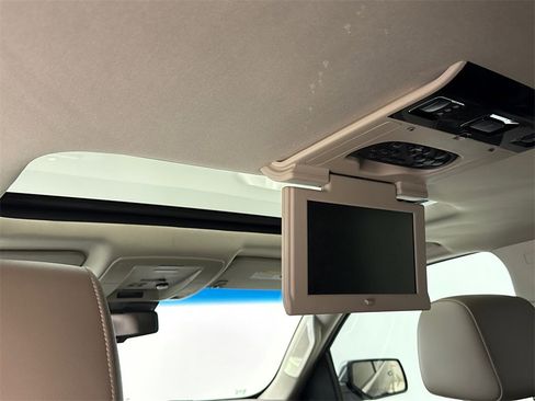 Used 2018 Chevrolet Suburban Premier image 14