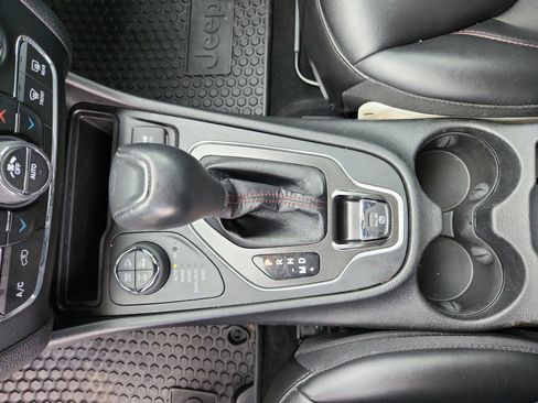 Used 2020 Jeep Cherokee Trailhawk w/ Cold Weather Group image 15