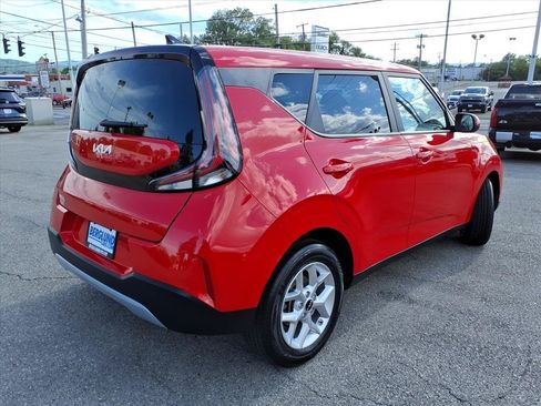 Used 2025 Kia Soul LX w/ LX Technology Package FWD image 4