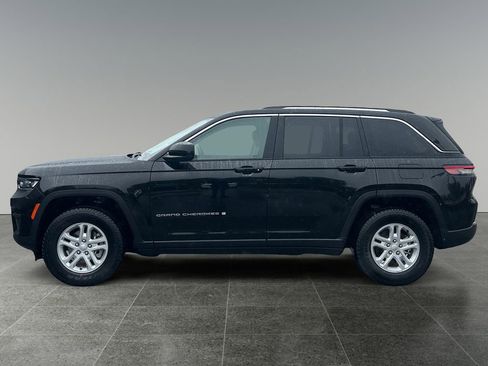 Used 2023 Jeep Grand Cherokee Laredo w/ Trailer Tow Prep Group (B) image 4
