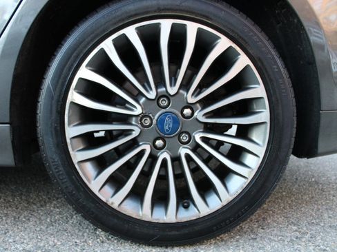 Used 2017 Ford Fusion SE w/ Fusion SE Technology Package image 21