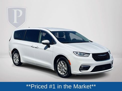 Certified 2023 Chrysler Pacifica Touring-L FWD image 2
