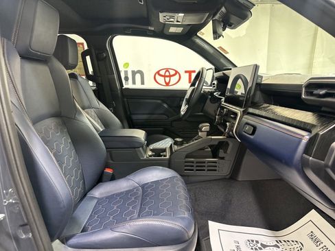 Certified 2025 Toyota 4Runner 4WD image 12