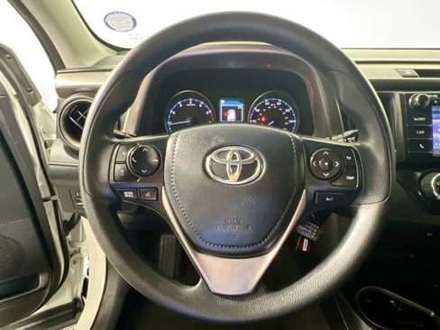 Used 2018 Toyota RAV4 LE image 15