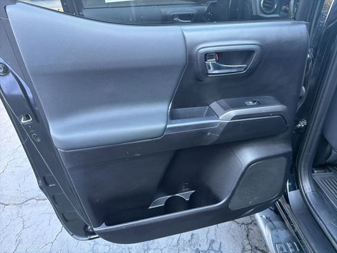 Used 2021 Toyota Tacoma TRD Off-Road image 11