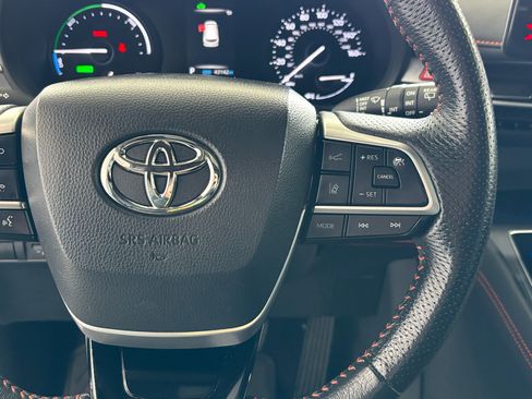 Used 2021 Toyota Sienna XSE image 39