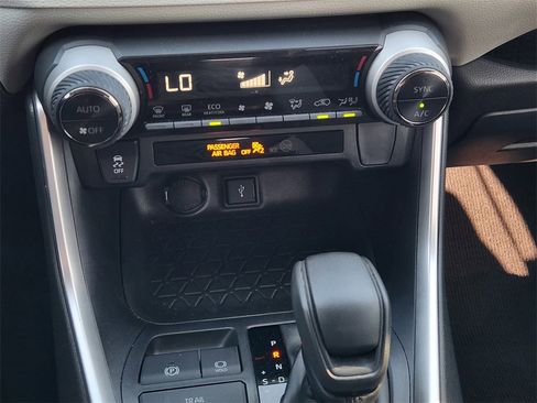 Used 2020 Toyota RAV4 XLE image 15