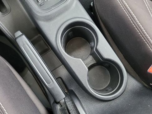 Used 2014 Jeep Wrangler Sahara image 32