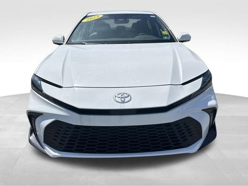 Used 2025 Toyota Camry SE w/ Convenience Package FWD image 8