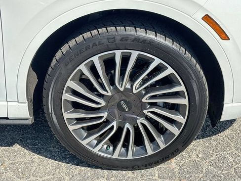 Used 2022 Lincoln Corsair AWD w/ Premium Package image 12