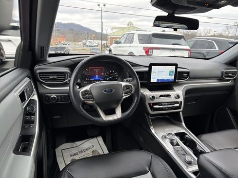 Used 2022 Ford Explorer XLT w/ Equipment Group 202A image 14
