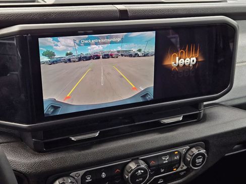 Used 2024 Jeep Gladiator Sport AWD/4WD image 20