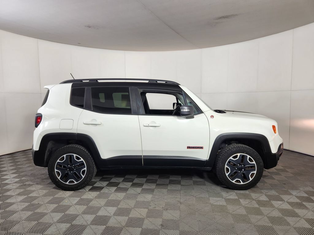 Used 2016 Jeep Renegade Trailhawk AWD/4WD image 8
