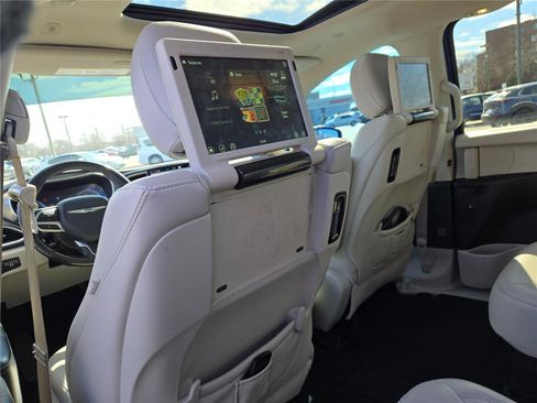 Used 2021 Chrysler Pacifica Touring-L w/ Uconnect Theater Family Group image 22