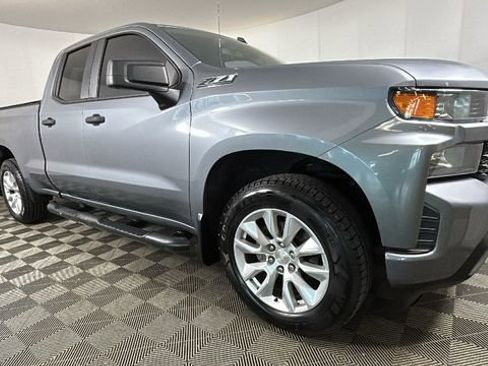 Used 2019 Chevrolet Silverado 1500 Custom w/ Custom Value Package AWD/4WD image 2