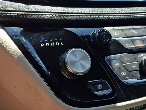 Used 2023 Chrysler Pacifica Touring-L FWD image 15