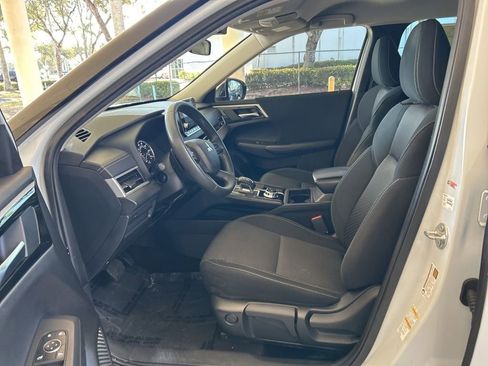 Used 2022 Mitsubishi Outlander ES image 5