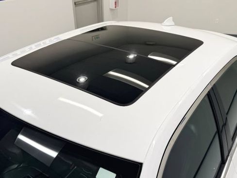 Used 2020 Chrysler 300 Limited AWD/4WD image 16