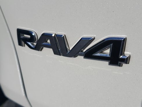 Used 2019 Toyota RAV4 Limited image 7