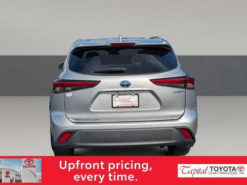 Used 2022 Toyota Highlander XLE AWD/4WD image 6