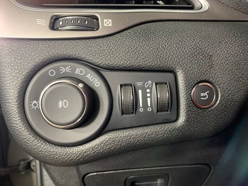 Used 2022 Jeep Cherokee Latitude Lux AWD/4WD image 22
