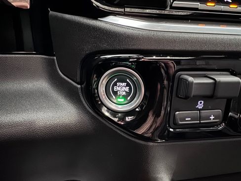 Certified 2023 Chevrolet Silverado 1500 High Country w/ High Country Premium Package image 19