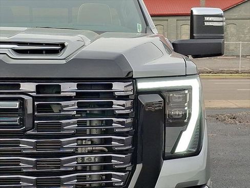 Used 2025 GMC Sierra 2500 Denali Ultimate image 20