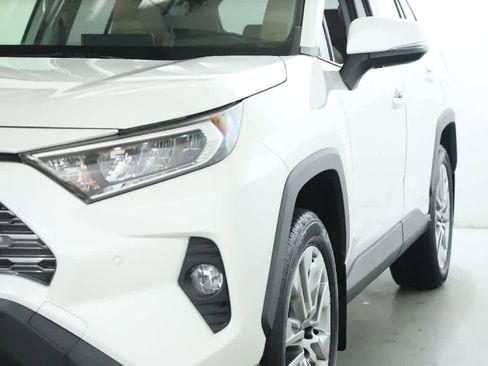 Certified 2019 Toyota RAV4 Limited image 4